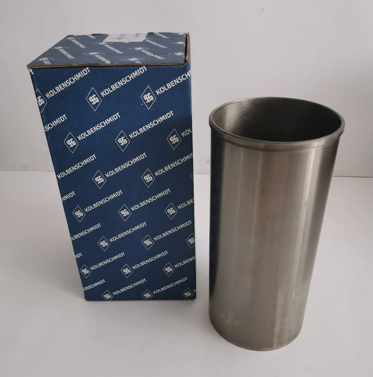 Tuleja cylindrowa śr. 111,8mm FORD BSD330 BSD332 BSD333 BSD438 BSD442 BSD444 BSD666 CASE FIAT LAVERDA MANITOU NEW HOLLAND