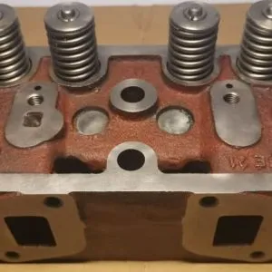 42022020 Głowica silnika URSUS C-330 komplet z zaworami