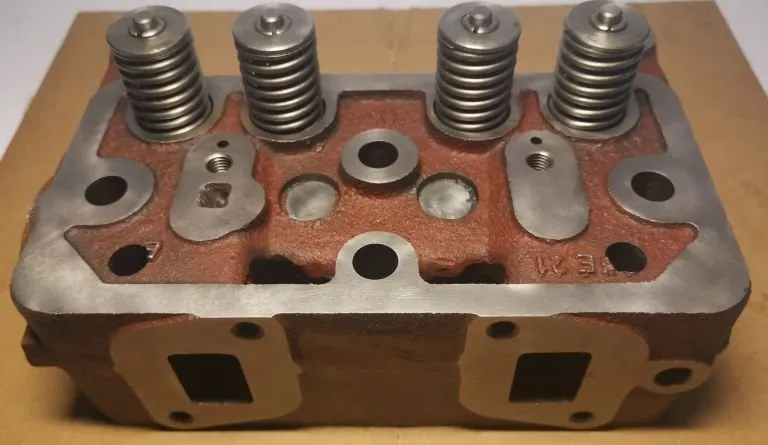 42022020 Głowica silnika URSUS C-330 komplet z zaworami